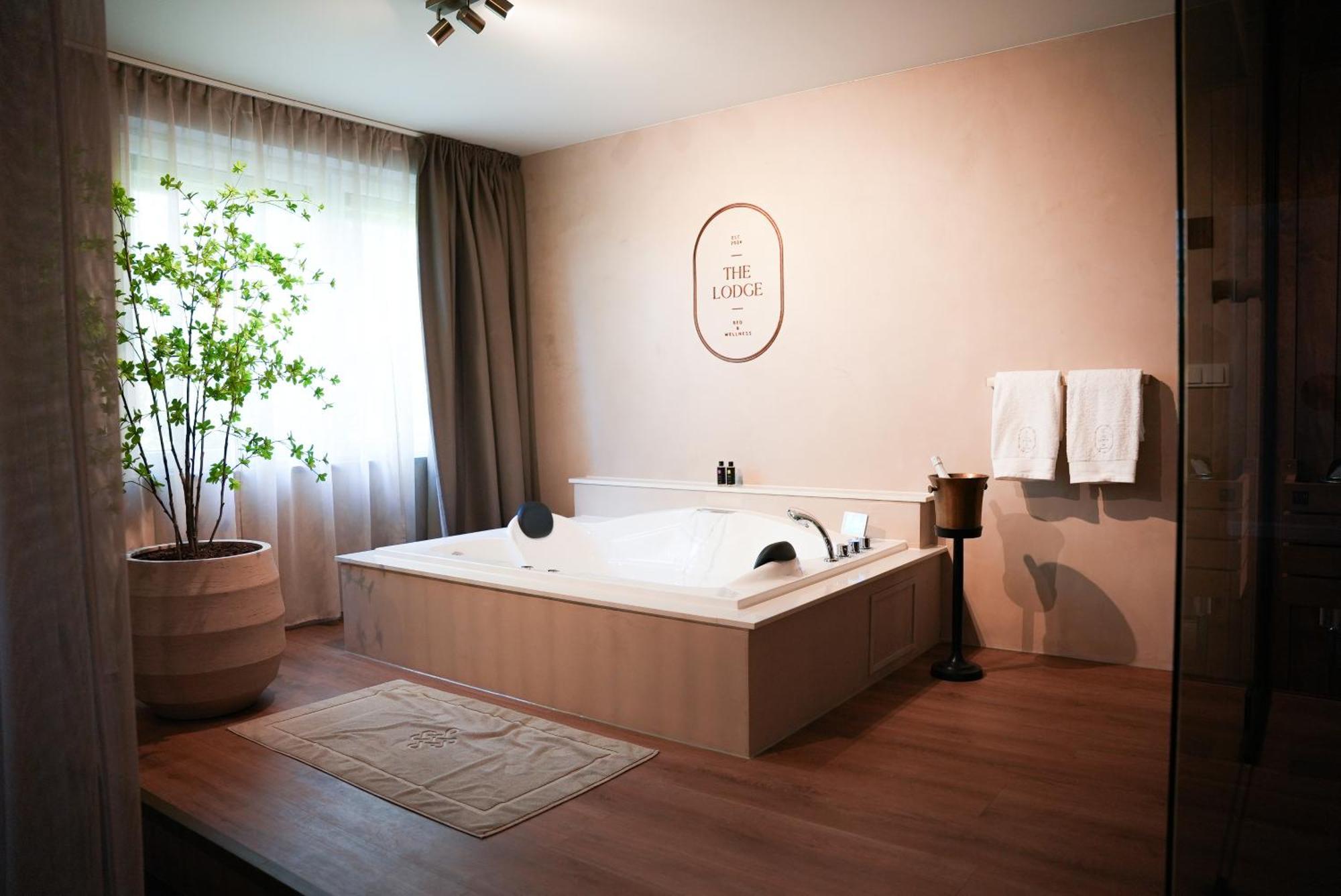 The Lodge Bed & Wellness Oisterwijk Sauna, Jacuzzi, Luxury Moergestel Extérieur photo