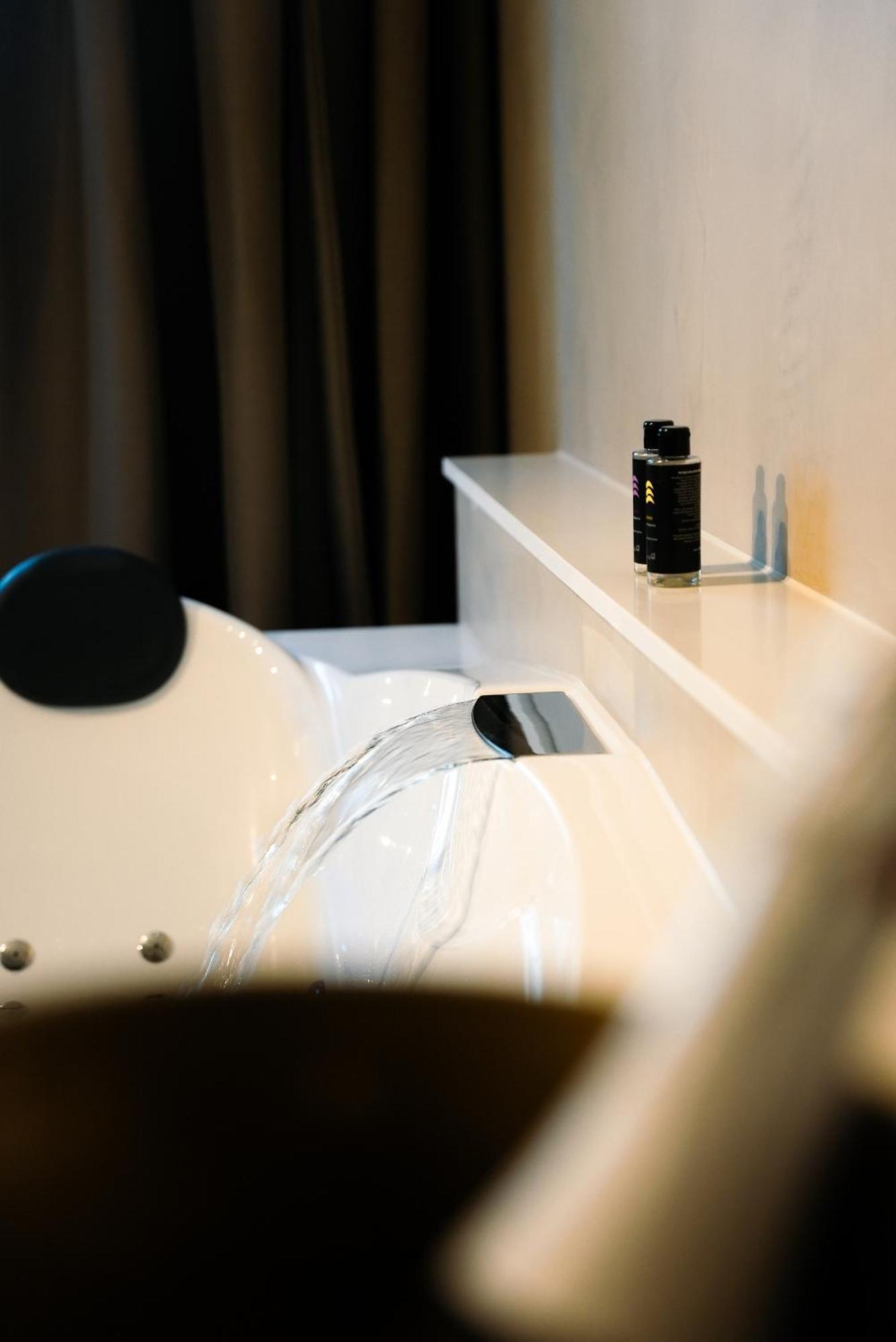 The Lodge Bed & Wellness Oisterwijk Sauna, Jacuzzi, Luxury Moergestel Extérieur photo